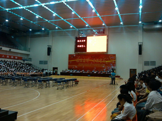 学校体育馆线阵音响工程